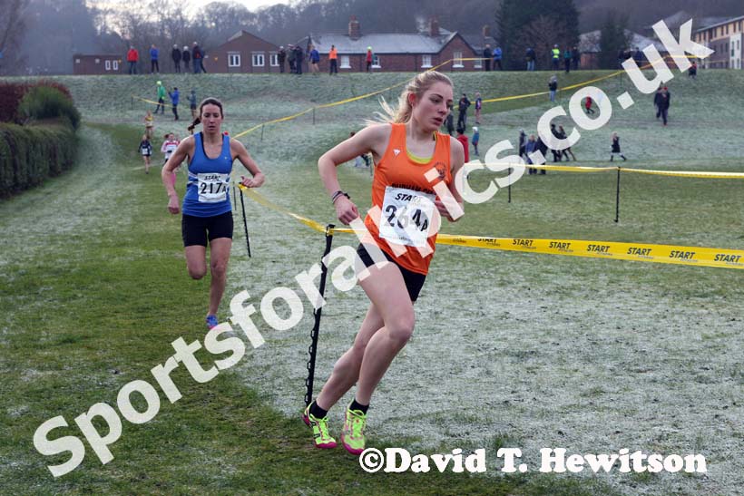 Durham City 1st leg senior women Durham Cathedral Relays. Photo: David T. Hewitson/Sports for All Pics